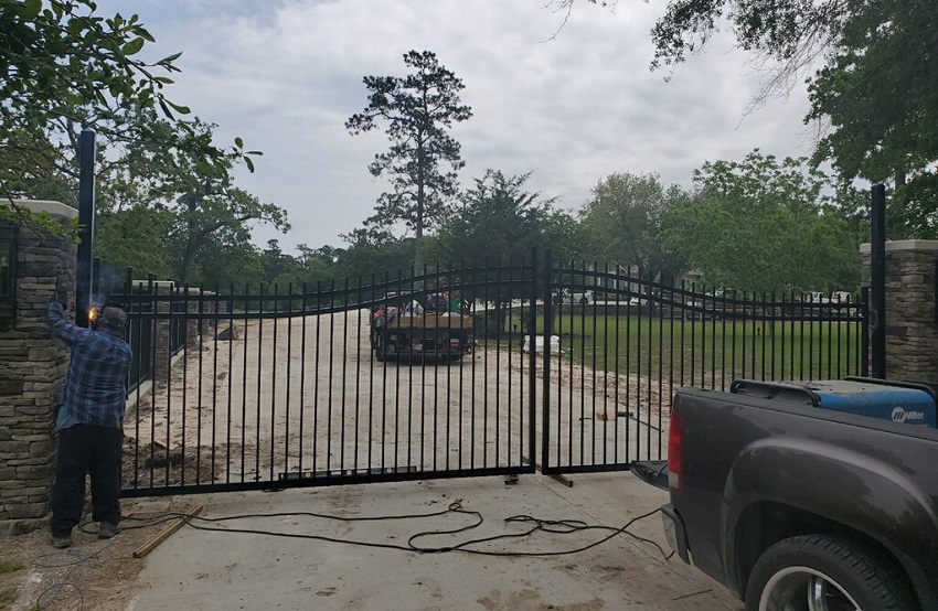 iron driveway gates in Houston